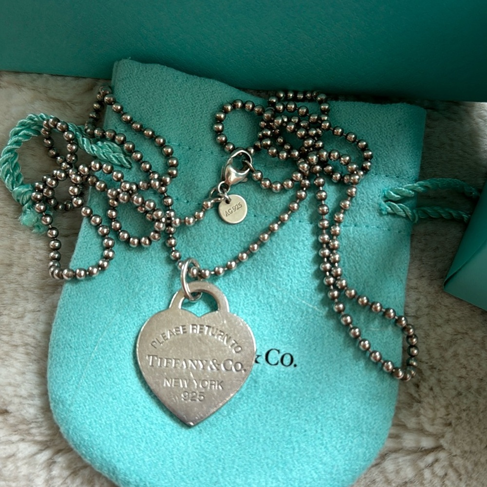 Return to Tiffany Silver Pendant + Ball Chain